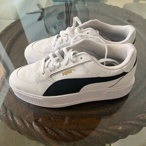 Women’s Puma Sneakers-Size 11